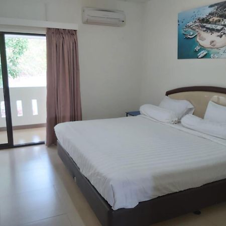 Hotel Larensia Labuan Bajo Ruang foto