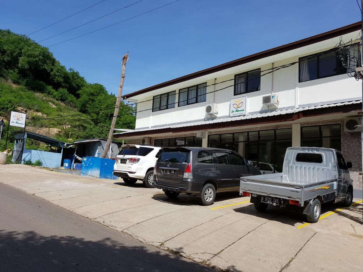 Hotel Larensia Labuan Bajo Bagian luar foto