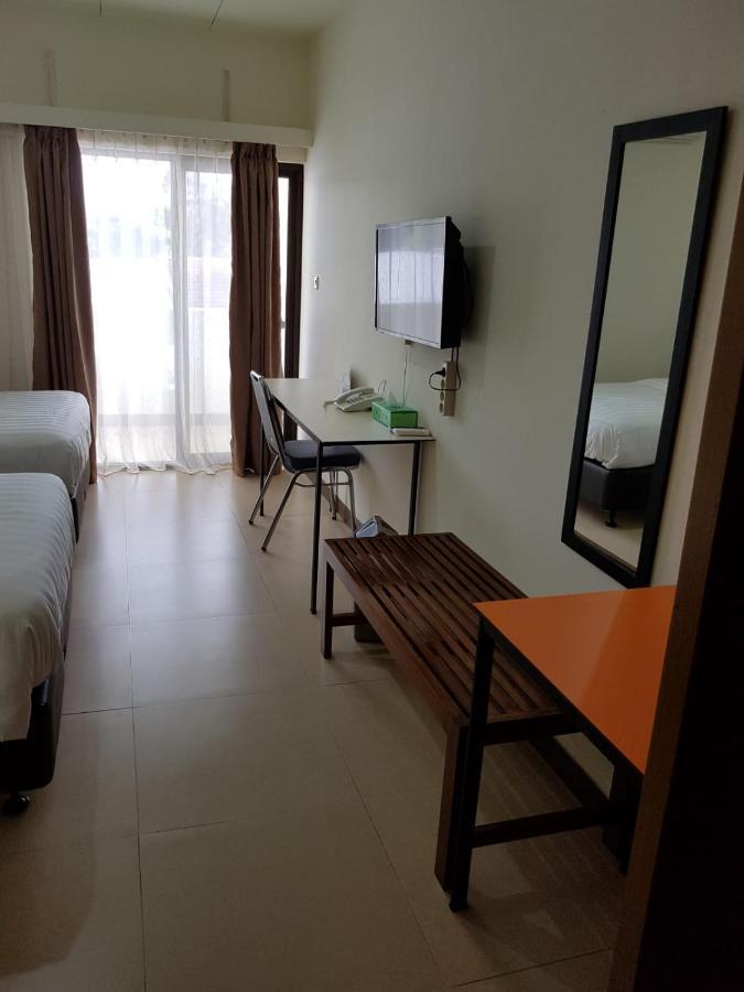 Hotel Larensia Labuan Bajo Bagian luar foto