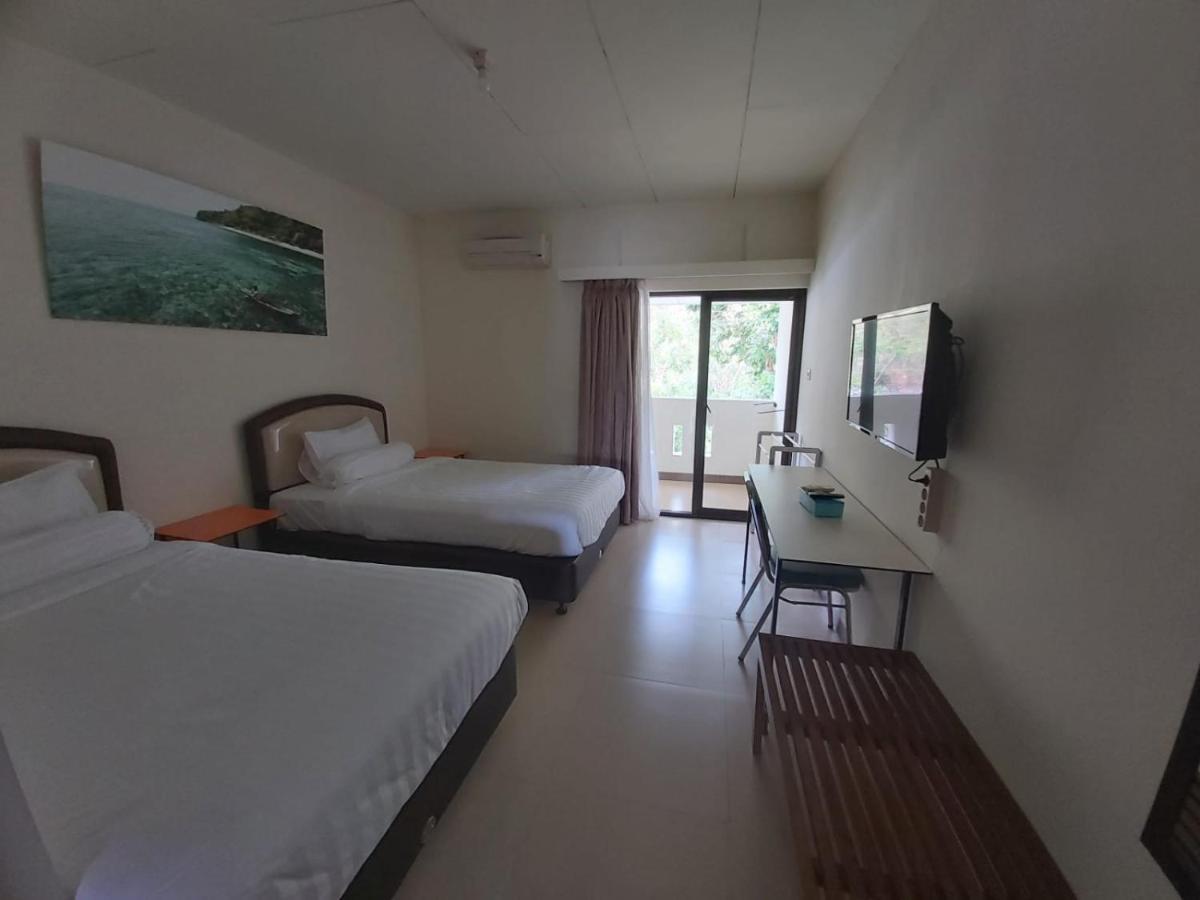 Hotel Larensia Labuan Bajo Bagian luar foto