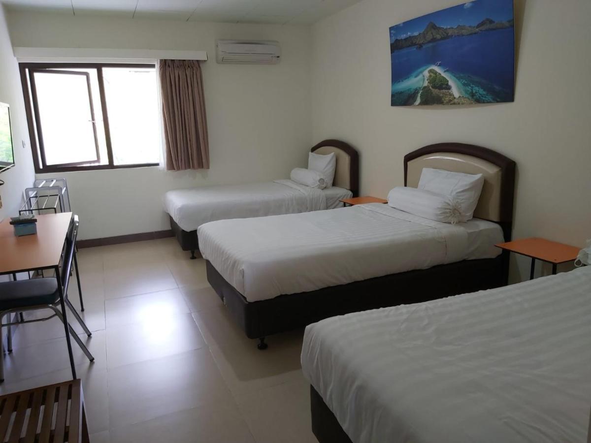 Hotel Larensia Labuan Bajo Bagian luar foto