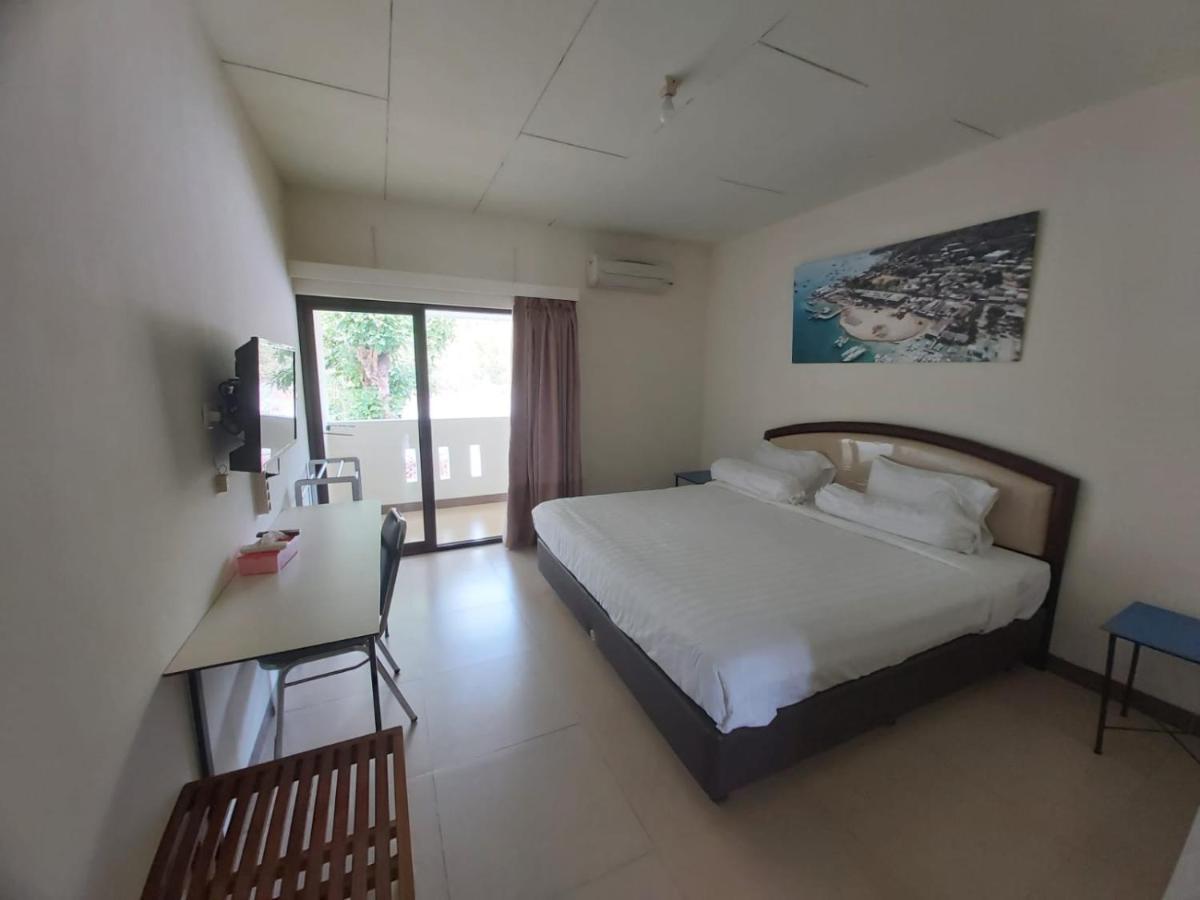Hotel Larensia Labuan Bajo Bagian luar foto